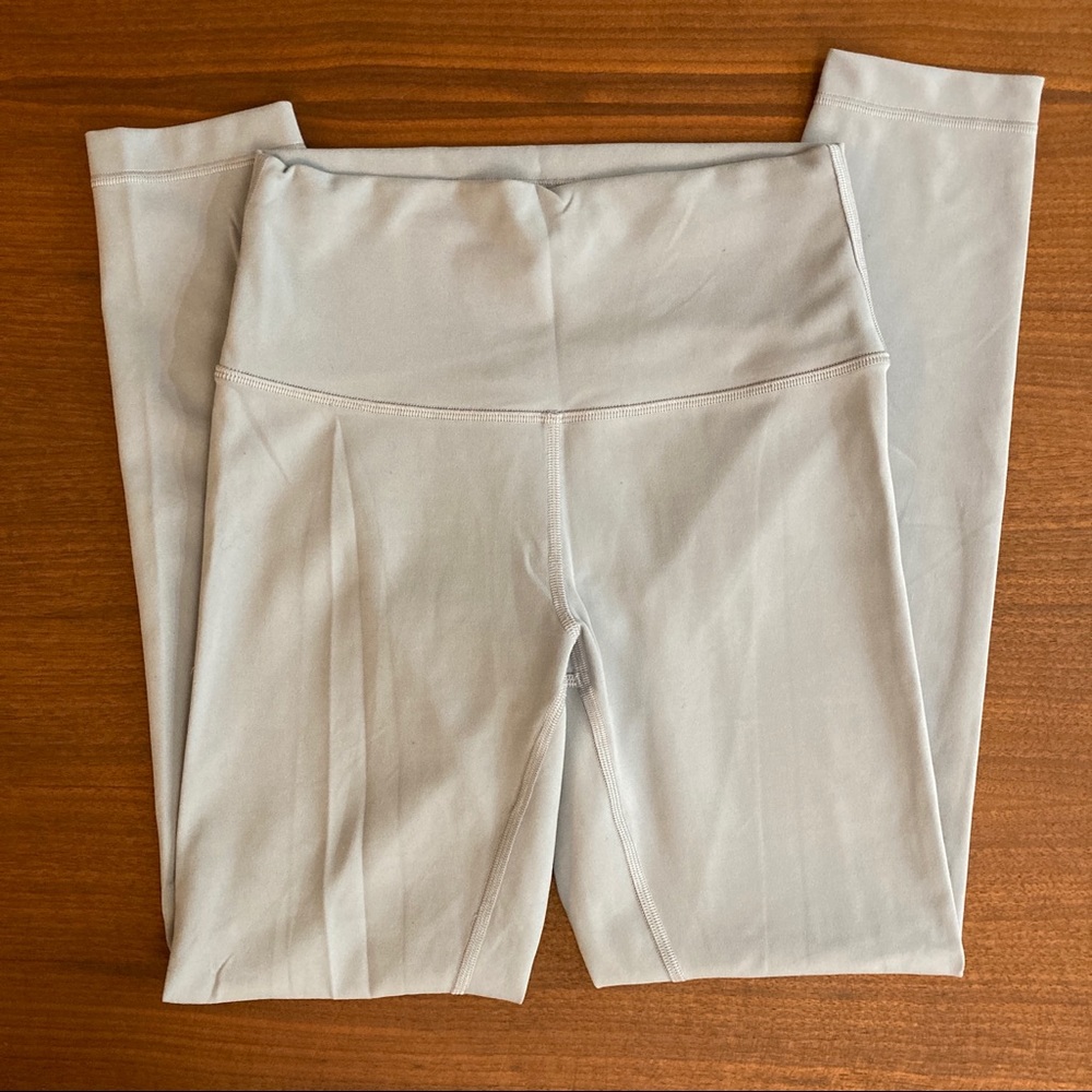 Chambray 25” Wunder Train Legging | Lululemon | Size 6 | Like New - Picture 3 of 10